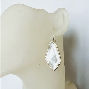 Kendra Scott Emmie pearl shell gold color border earrings